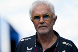 Flavio Briatore dans le paddock avant la première séance d'essai au Hungaroring