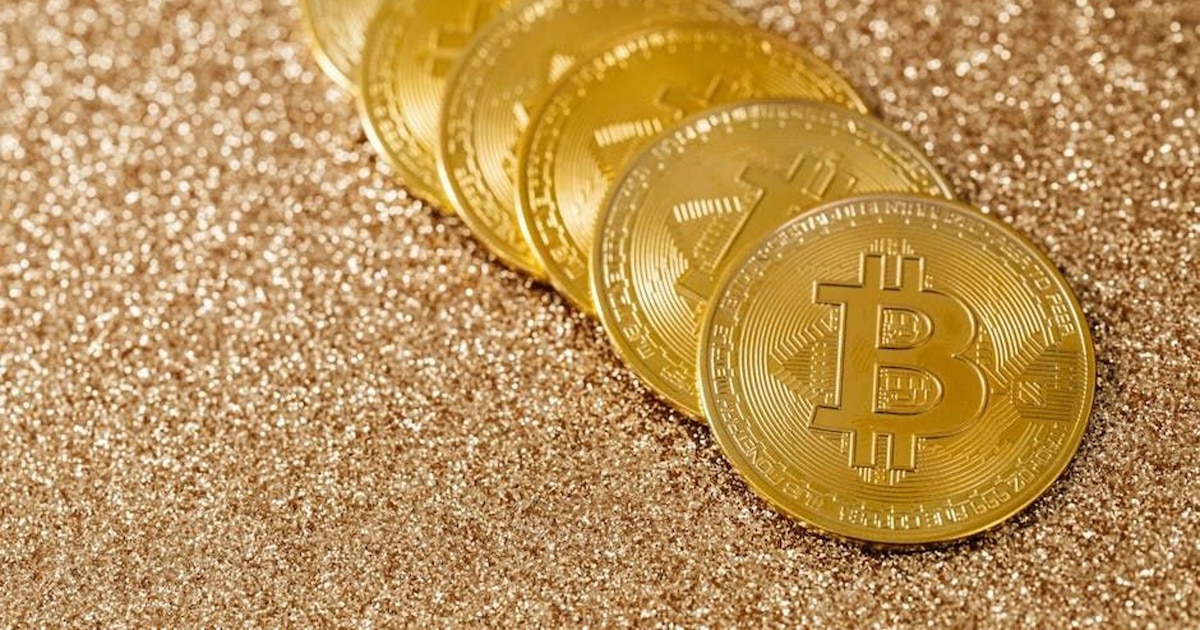 Homme arrêté à l'AICM pour fraude de 621 000 dollars en investissements dans les cryptomonnaies !