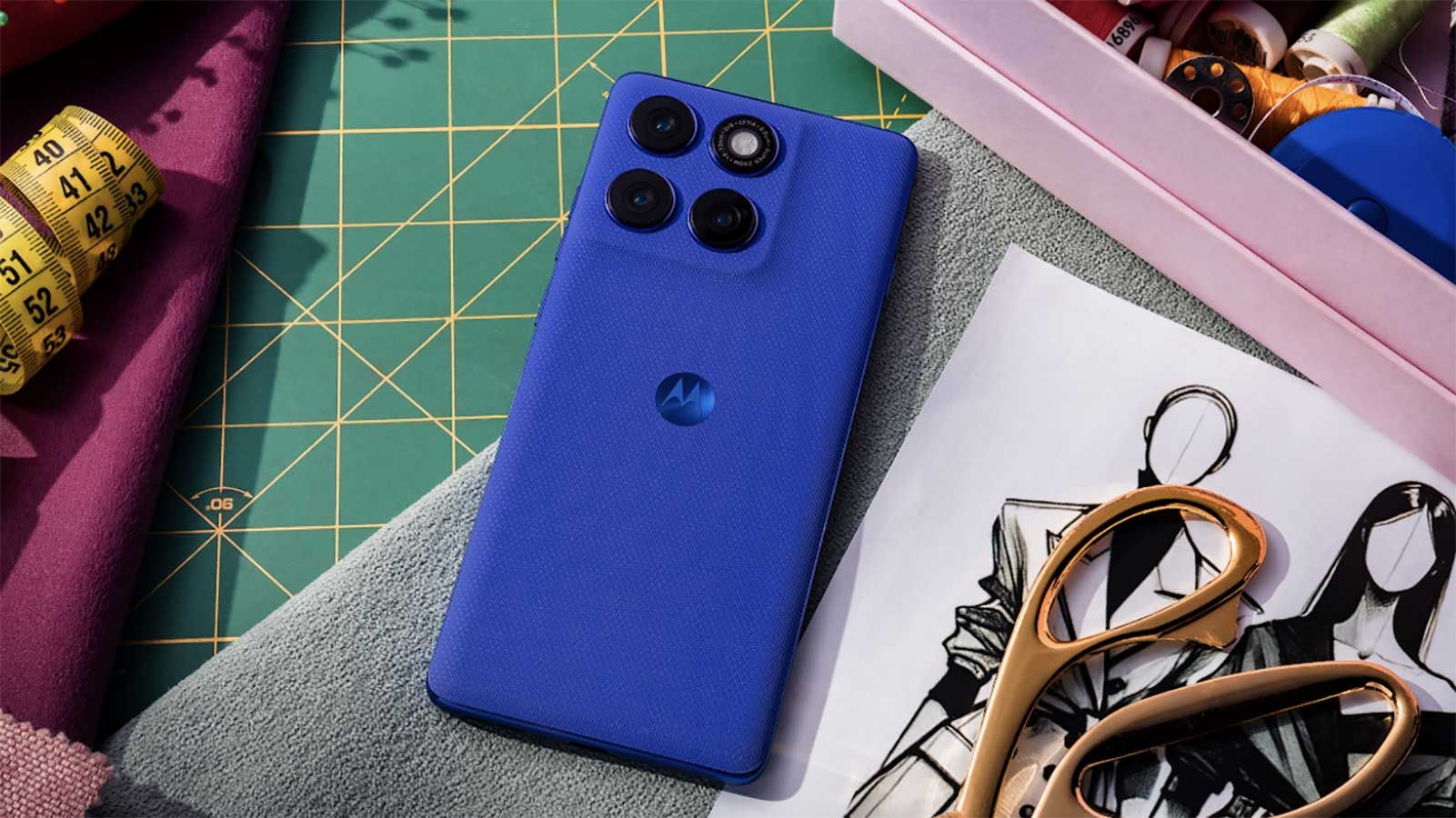Motorola Edge 60 Pro en bleu.