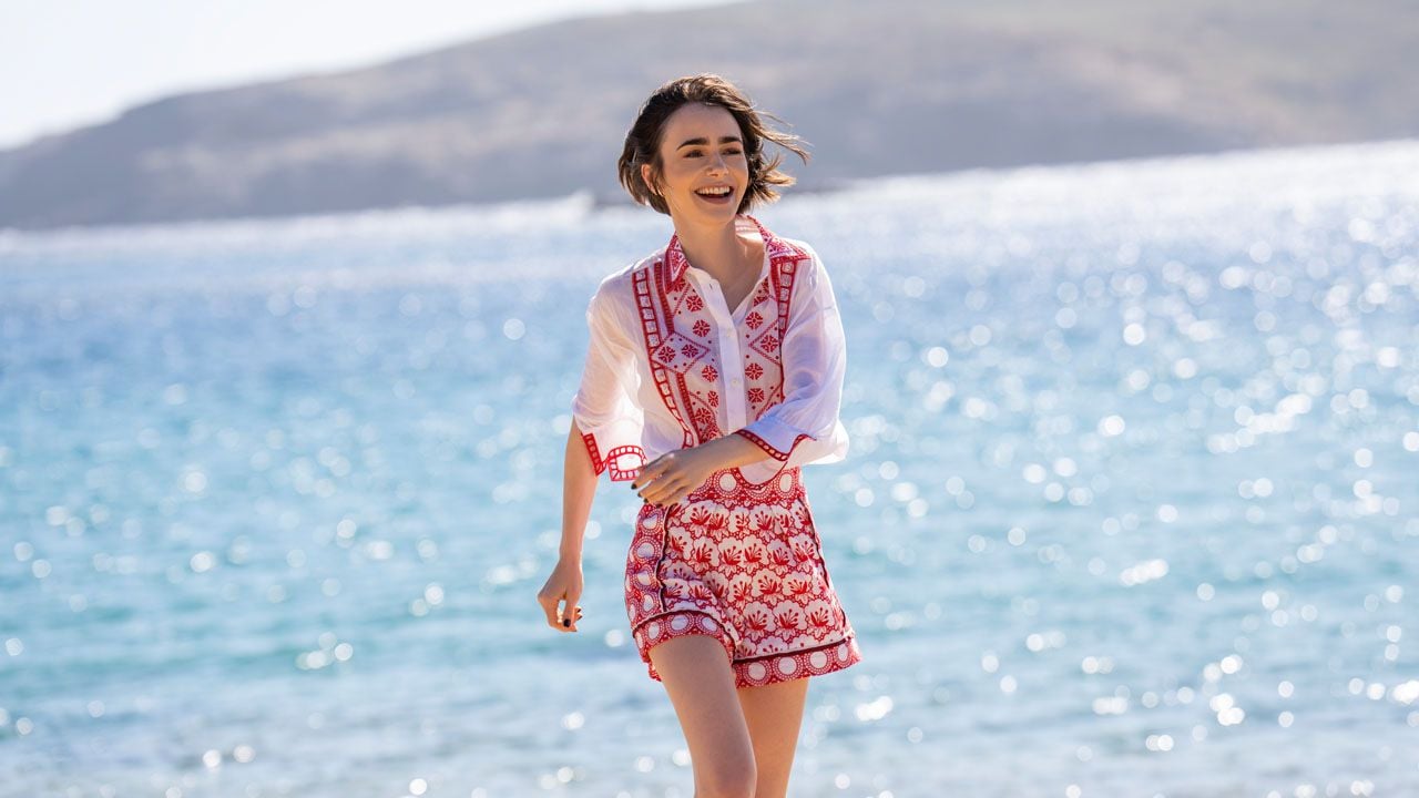 Emily (Lily Collins) en Grèce