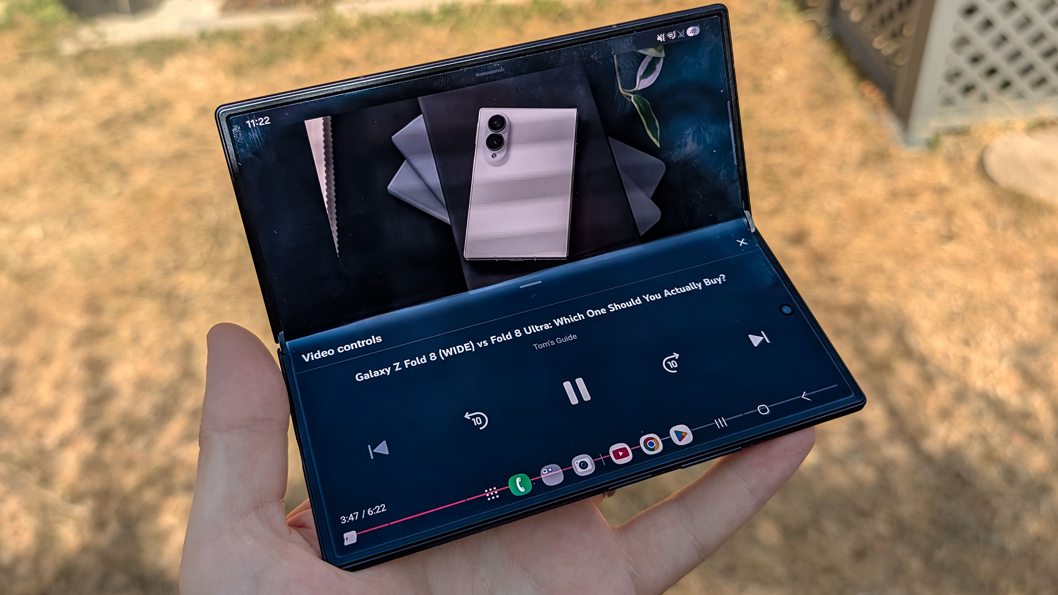Images de la critique du samsung galaxy z fold 8 ultra