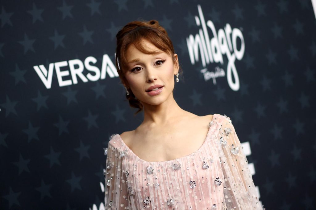 Ariana Grande pourrait poursuivre Instagram et TikTok dans une affaire de fuite musicale !