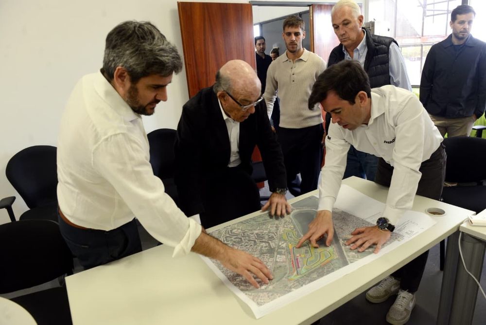 Carmelo et Carlos Ezpeleta lors d'une visite récente à Buenos Aires