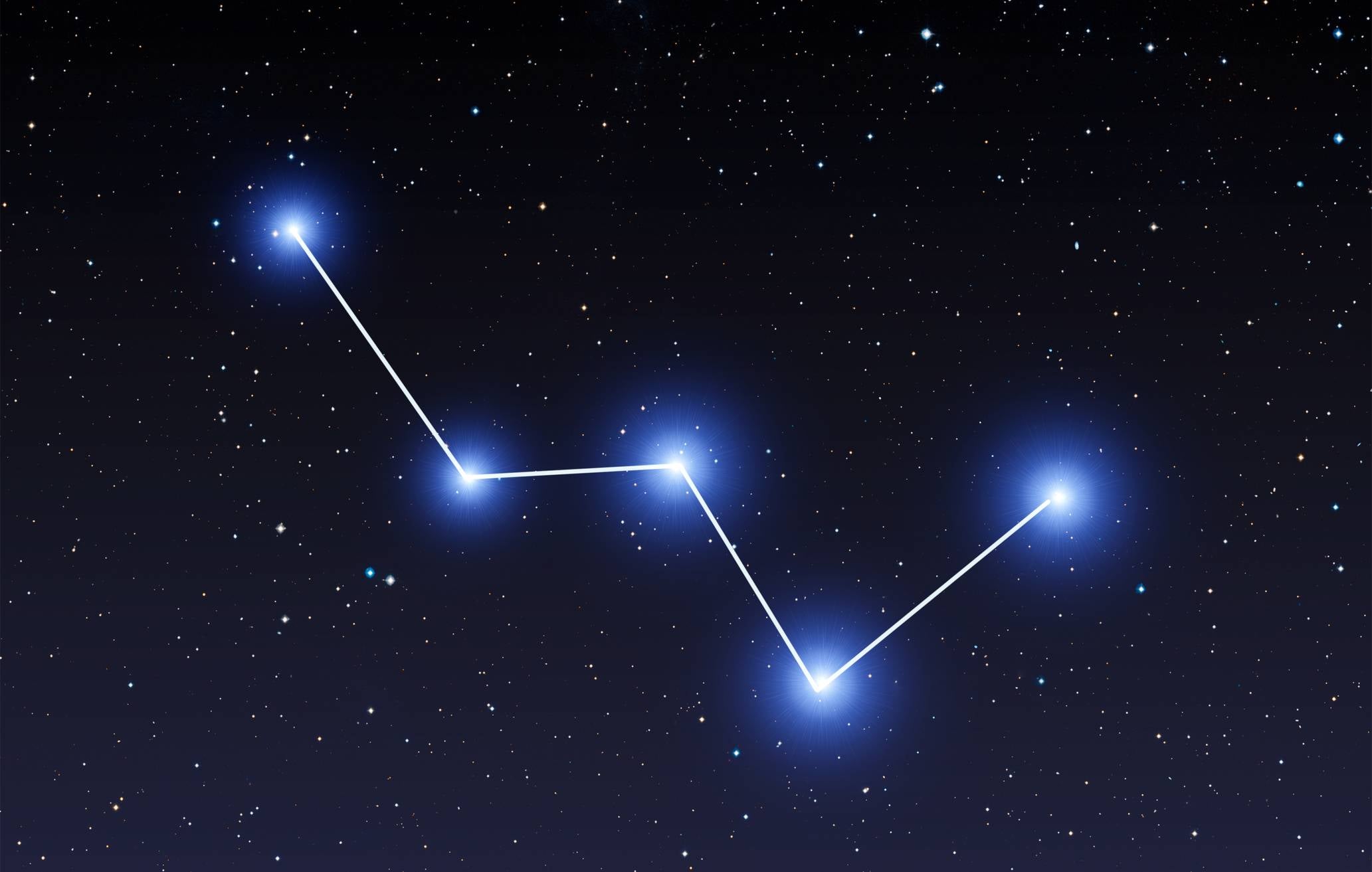 Pour observer les Perséides, diriger son regard vers la constellation de Cassiopée. Juste en dessous, se trouve l'origine des étoiles filantes.