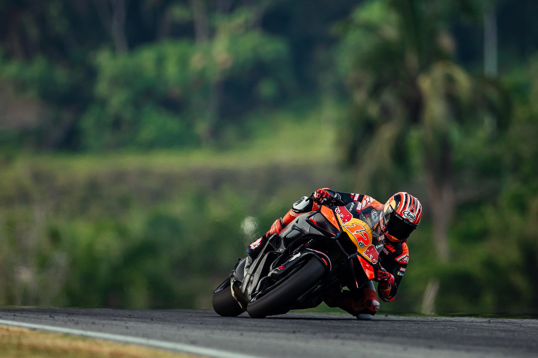 Maverick Vinales sur la KTM RC16 lors d'un test MotoGP