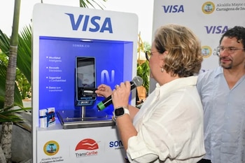 Le système TransCaribe permet de payer les trajets avec des cartes Visa