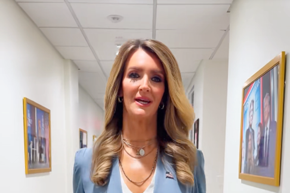 Un membre du cabinet de Trump se fait ridiculiser pour une vidéo TikTok maladroite : « Sa démarche évoque celle des extraterrestres »