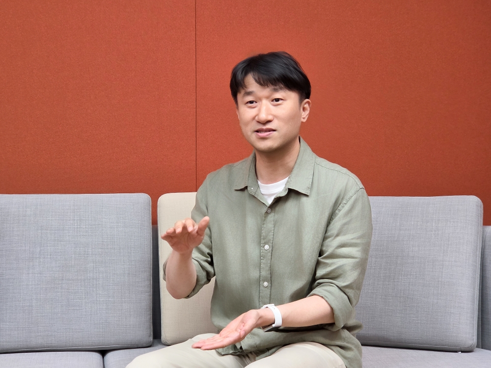Kim explique comment My FanCam a été optimisé pour les performances sur l'appareil.