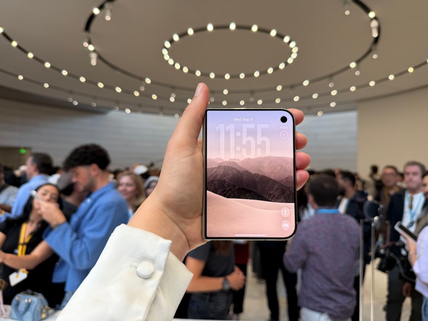 Main tenant l'iPhone Duo