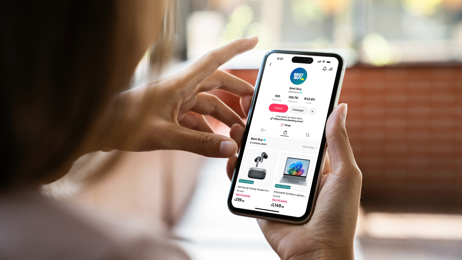 Best Buy arrive sur TikTok Shop : une nouvelle façon captivante de découvrir et faire vos achats !
