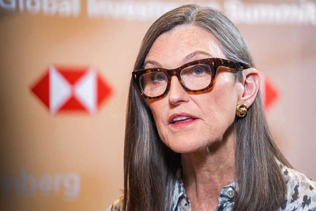 Cathie Wood réagit avec optimisme aux avertissements sur le Bitcoin : un retour à la hausse à prévoir !
