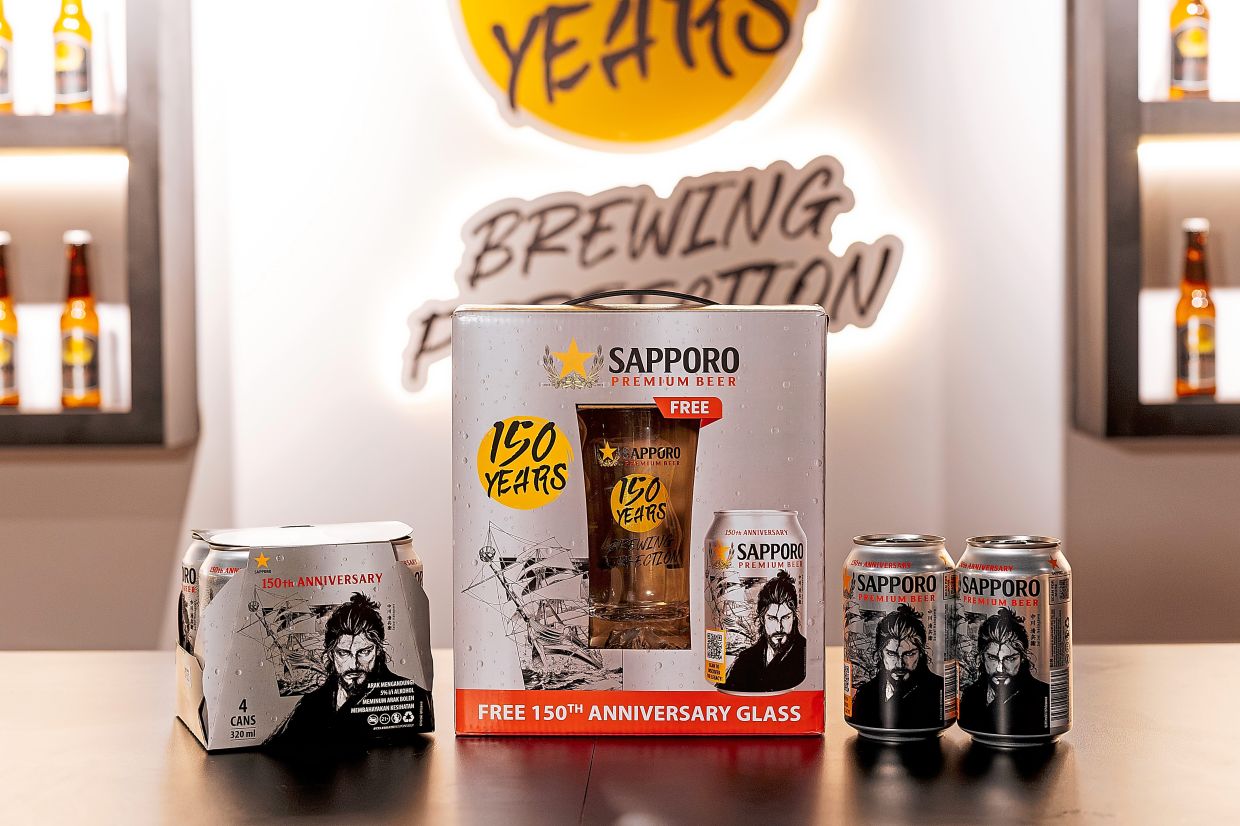Coléction de canettes édition limitée Sapporo et verre pour le 150e anniversaire de Sapporo sont disponibles dans les magasins.