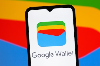 Google Wallet permet d'utiliser des cartes de transport physique.