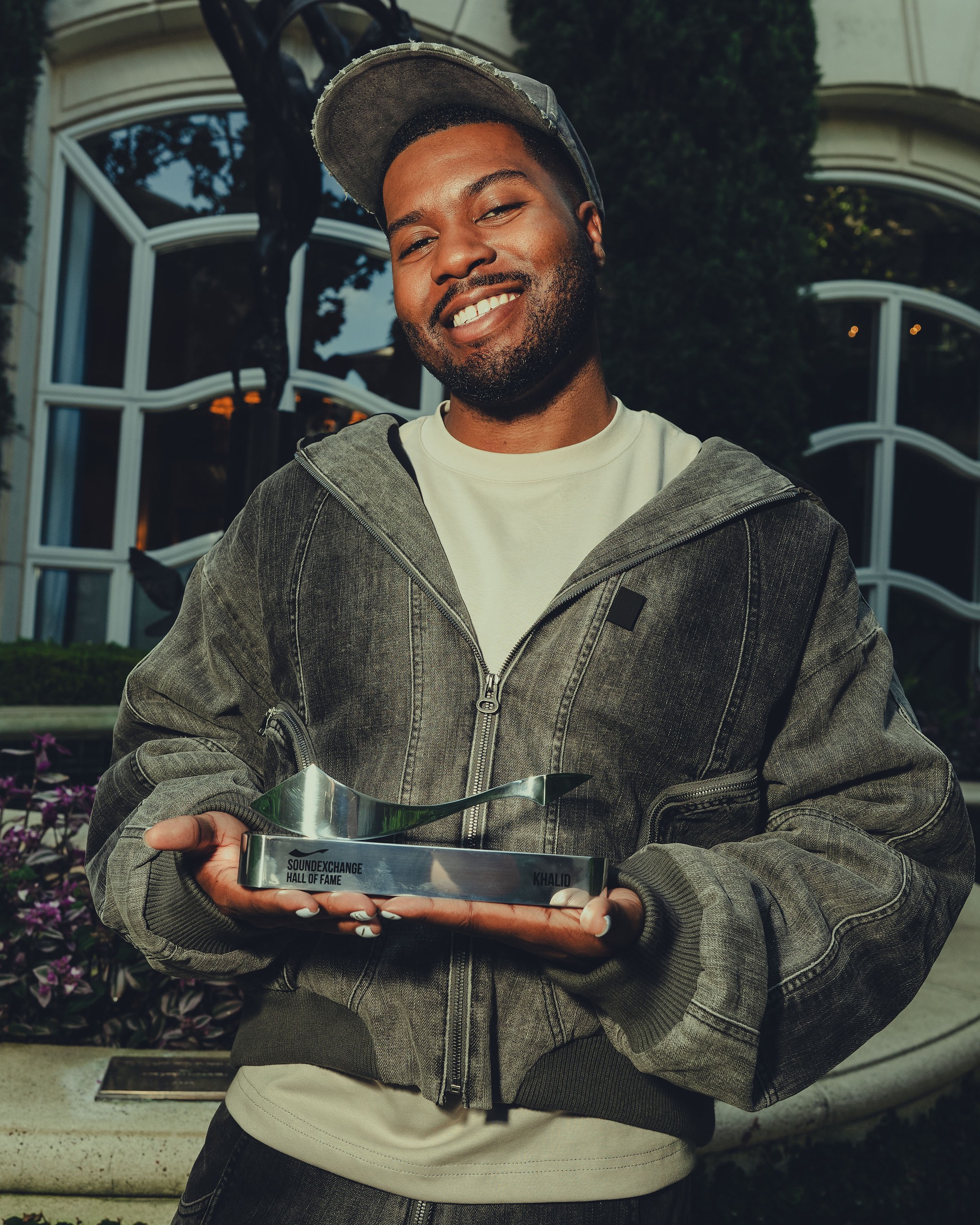 Khalid recevant le SoundExchange Hall of Fame Award