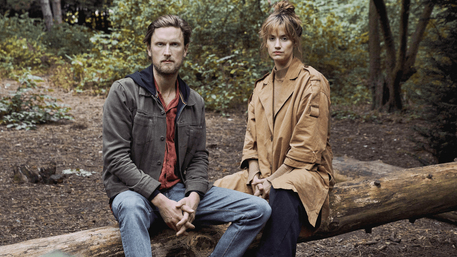 Mikkel Boe Følsgaard et Danica Curcic dans leur rôle d’enquêteurs.