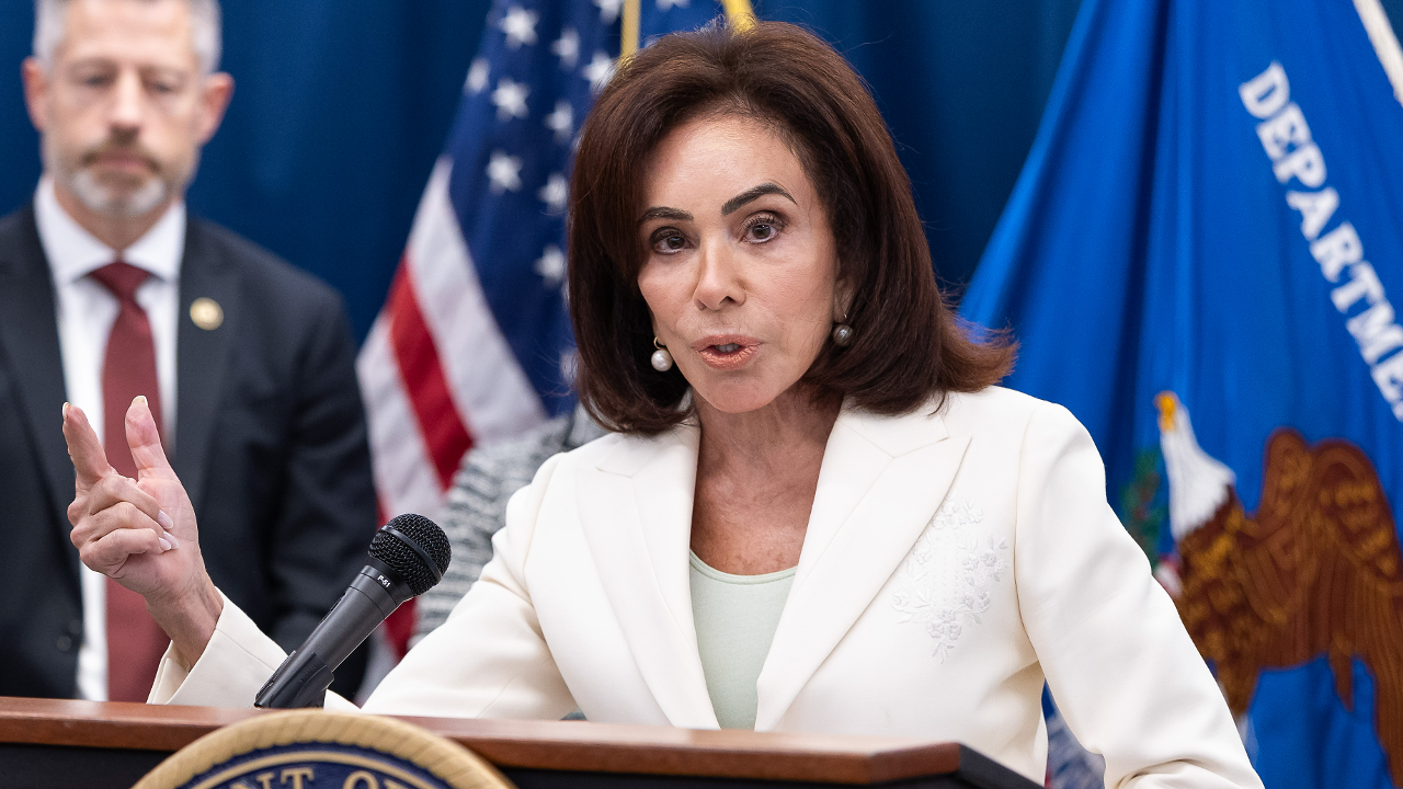 Pirro lance une offensive contre le marché noir des arnaques en chinois !