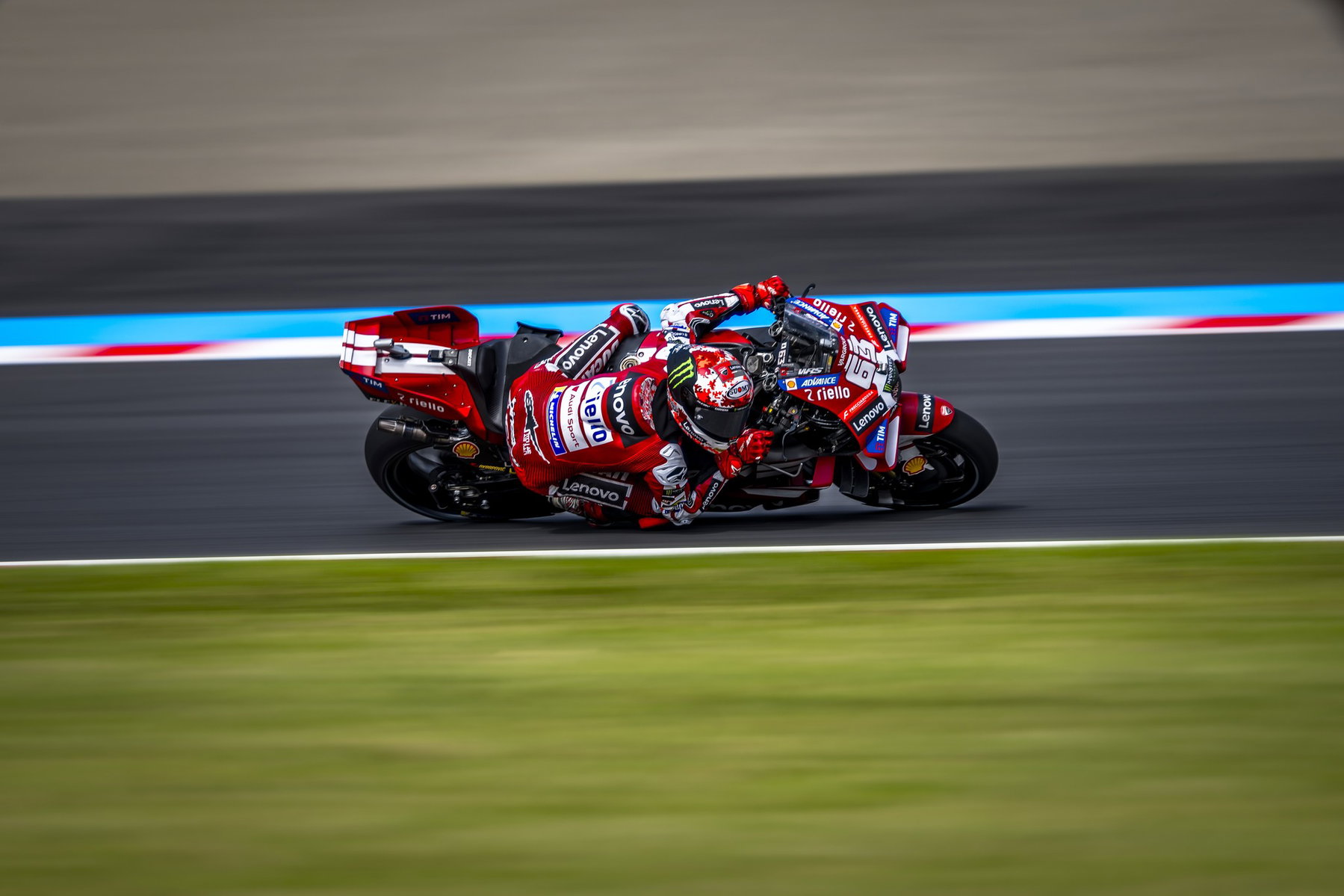 Francesco Bagnaia en pleine inclinaison sur la Ducati Desmosedici GP26 – MotoGP Japon-GP Motegi 2026