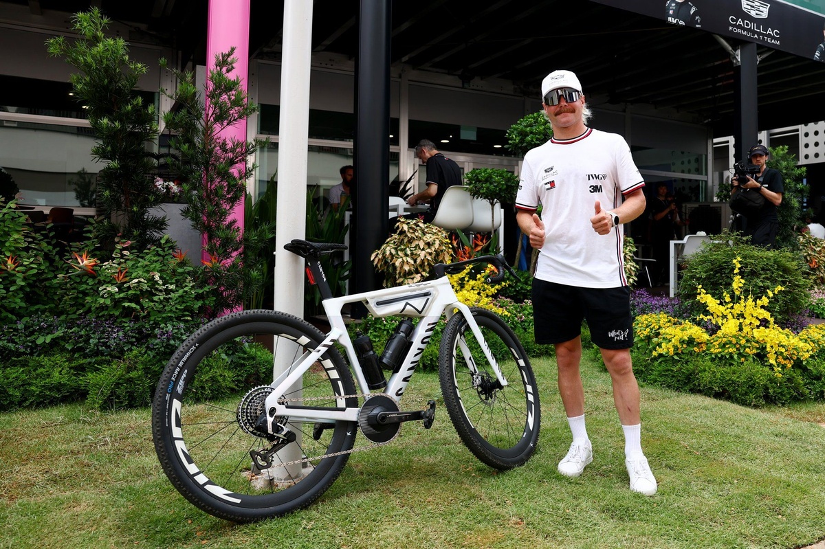 Bottas raconte son aventure entre les serpents de Malaisie à Singapour et hésite à recommencer !