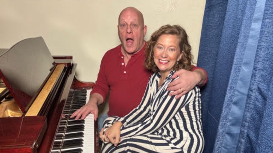 Mon mari et moi sommes devenus des stars sur TikTok à 40 et 60 ans !