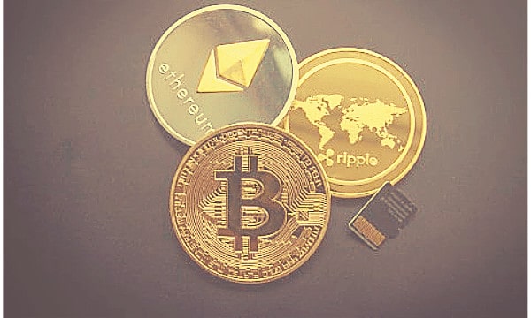 Crash de BTC, ETH et XRP : les baleines s'accumulent alors que des signaux d'achat émergent !