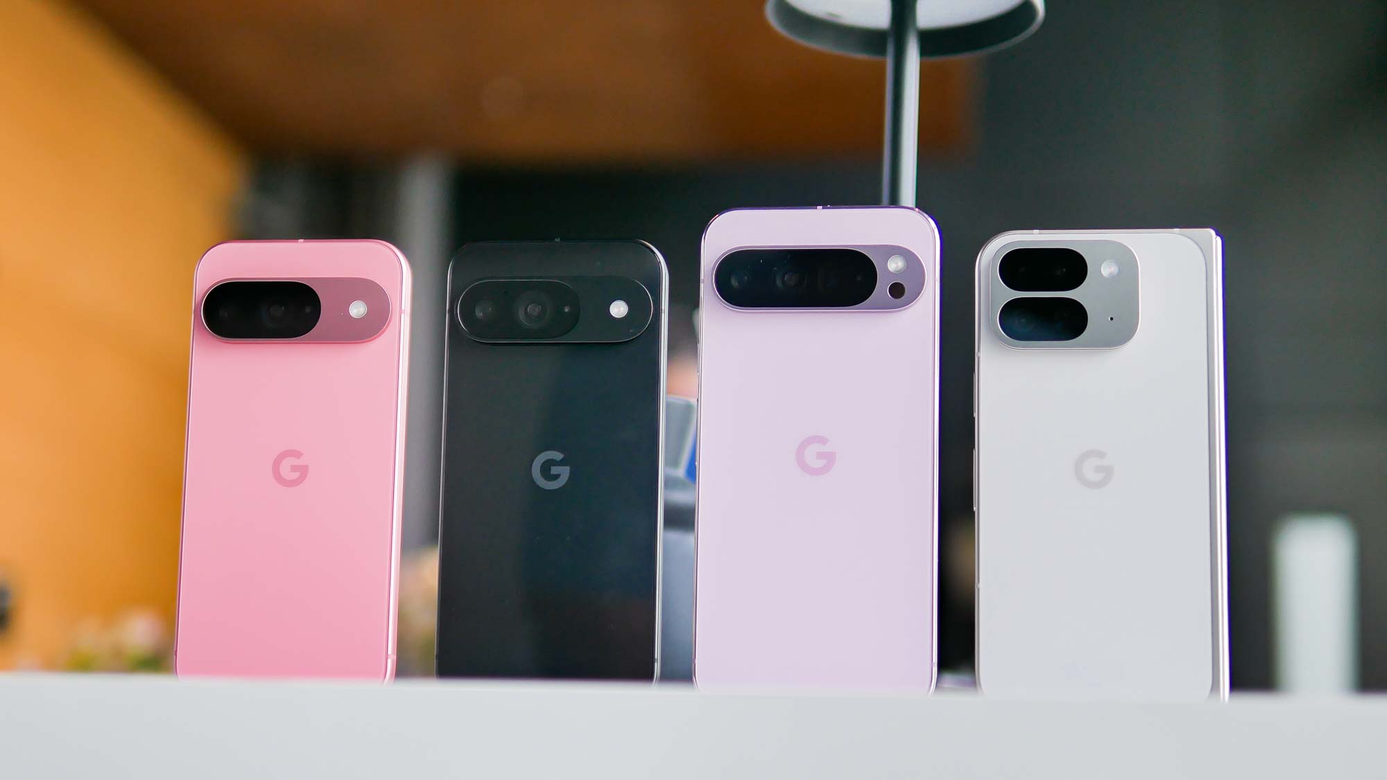 Google Pixel 9, Pixel 9 Pro et 9 Pro XL côte à côte.