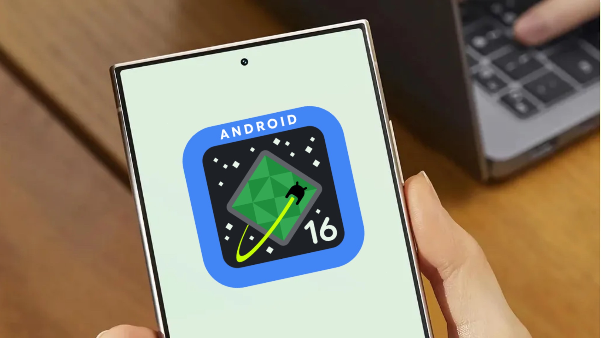 logo android 16 sur un smartphone Samsung Galaxy