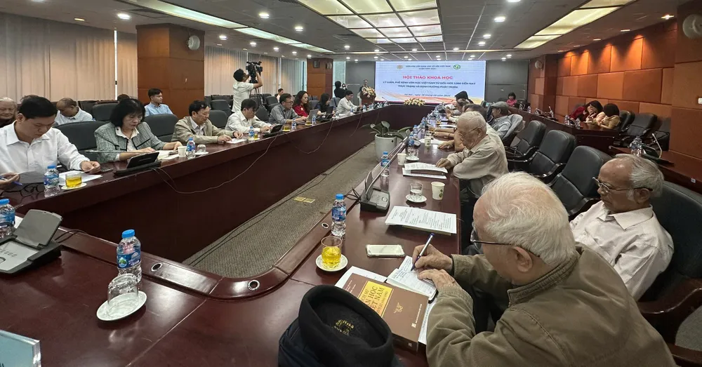 Contexte de la conférence scientifique sur la critique littéraire vietnamienne