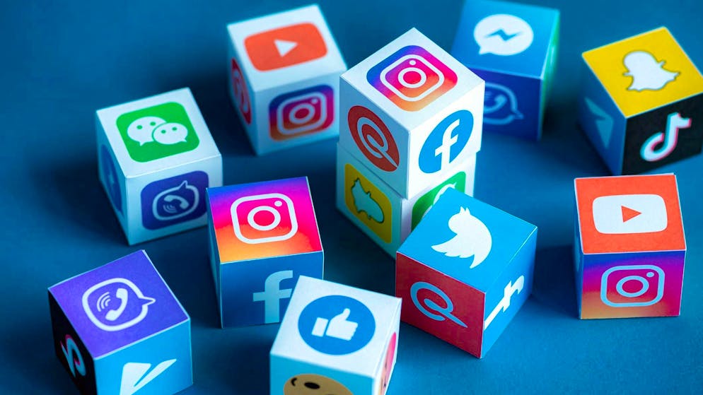 La popularité des réseaux sociaux diminue, particularly among young people.