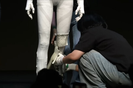 Robot avec une jambe coupée