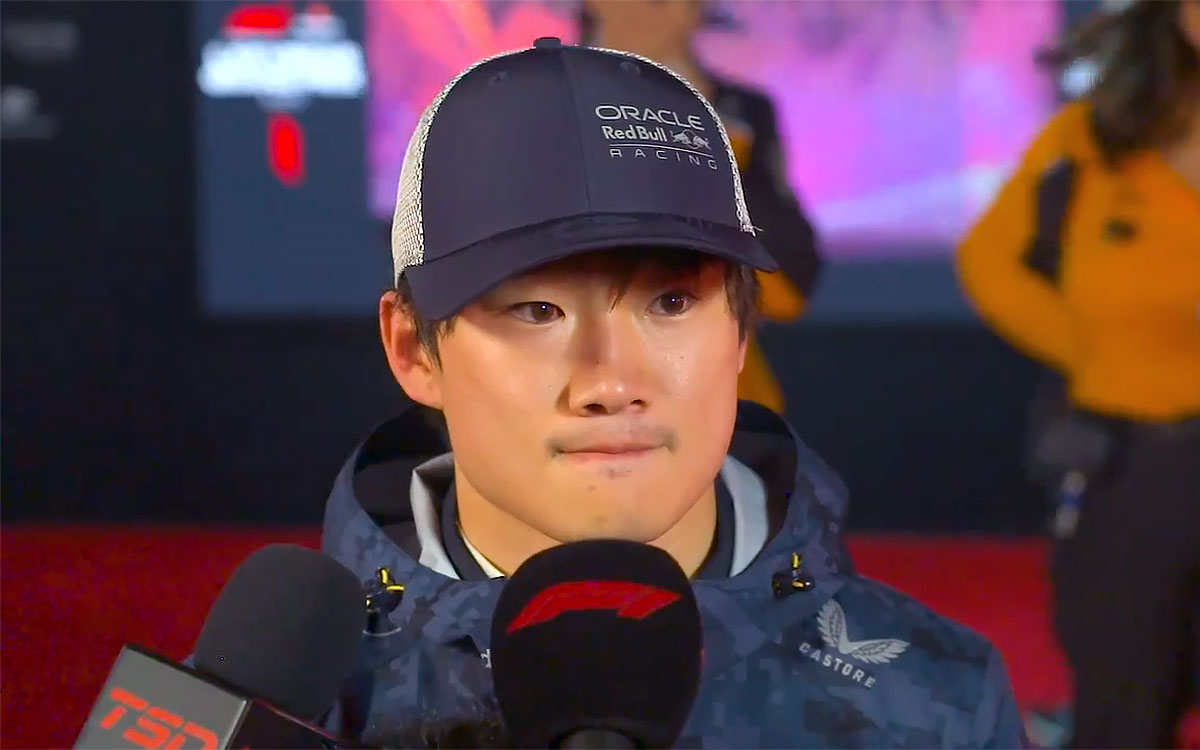 Yuki Tsunoda lors de l'interview après la course