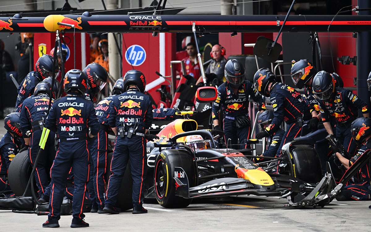 Yuki Tsunoda effectue un pit stop