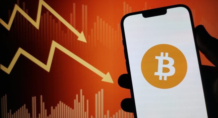 Craintes liées au MSTR Hit Job : le prix du Bitcoin s'effondre alors qu'une rupture technique se profile !