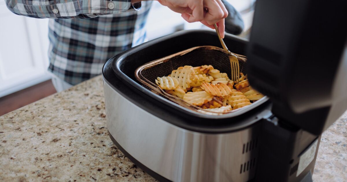 Des utilisateurs de TikTok stupéfaits par un influenceur cuisinant un aliment 'toxique' !
