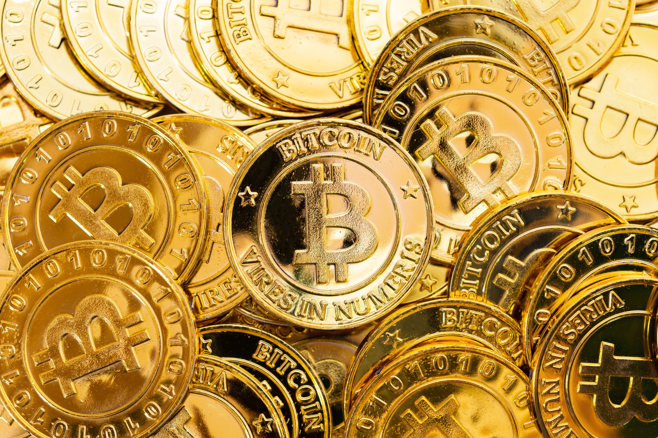 Les Bitcoins représentés comme de la monnaie réelle.