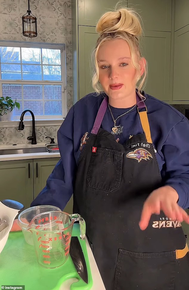 Tineke 'Tini' Younger, la star de TikTok de 24 ans, annonce le décès de l'une de ses jumelles à cause d'un décollement placentaire dévastateur
