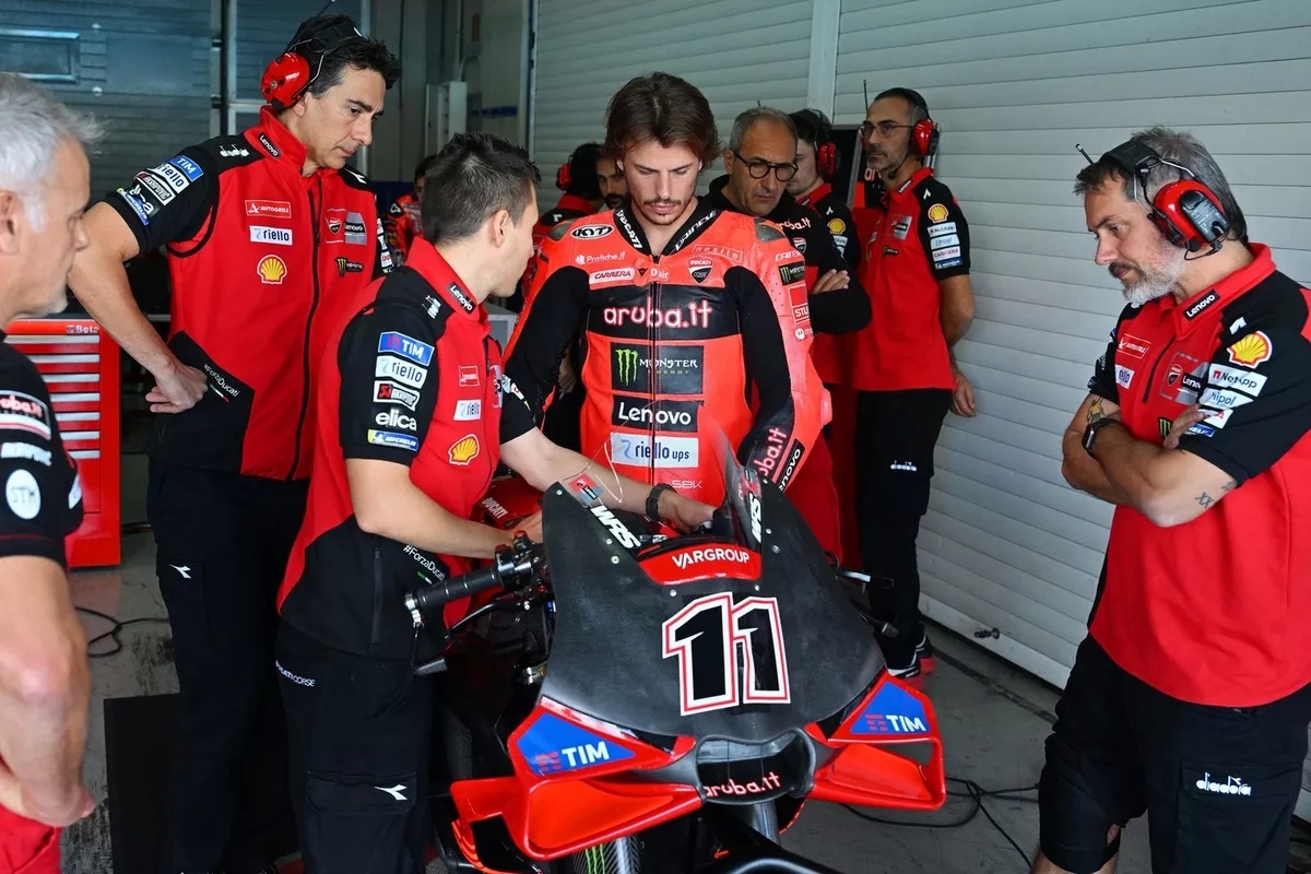 Nikolo Bulega lors des tests à Jerez