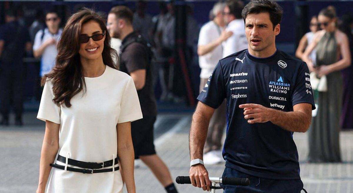 Un look immaculé pour soutenir Carlos Sainz Jr. !