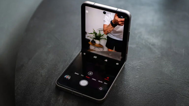 Ce smartphone pliable m'a captivé : son écran s'ouvre, sa caméra est impressionnante et il fonctionne rapidement grâce au processeur Snapdragon 8 Gen 1