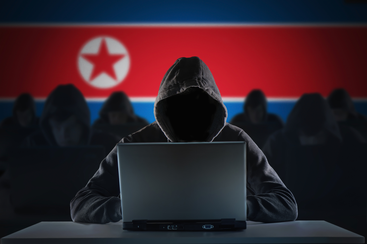 Illustration de hackers avec un fond de drapeau nord-coréen.
