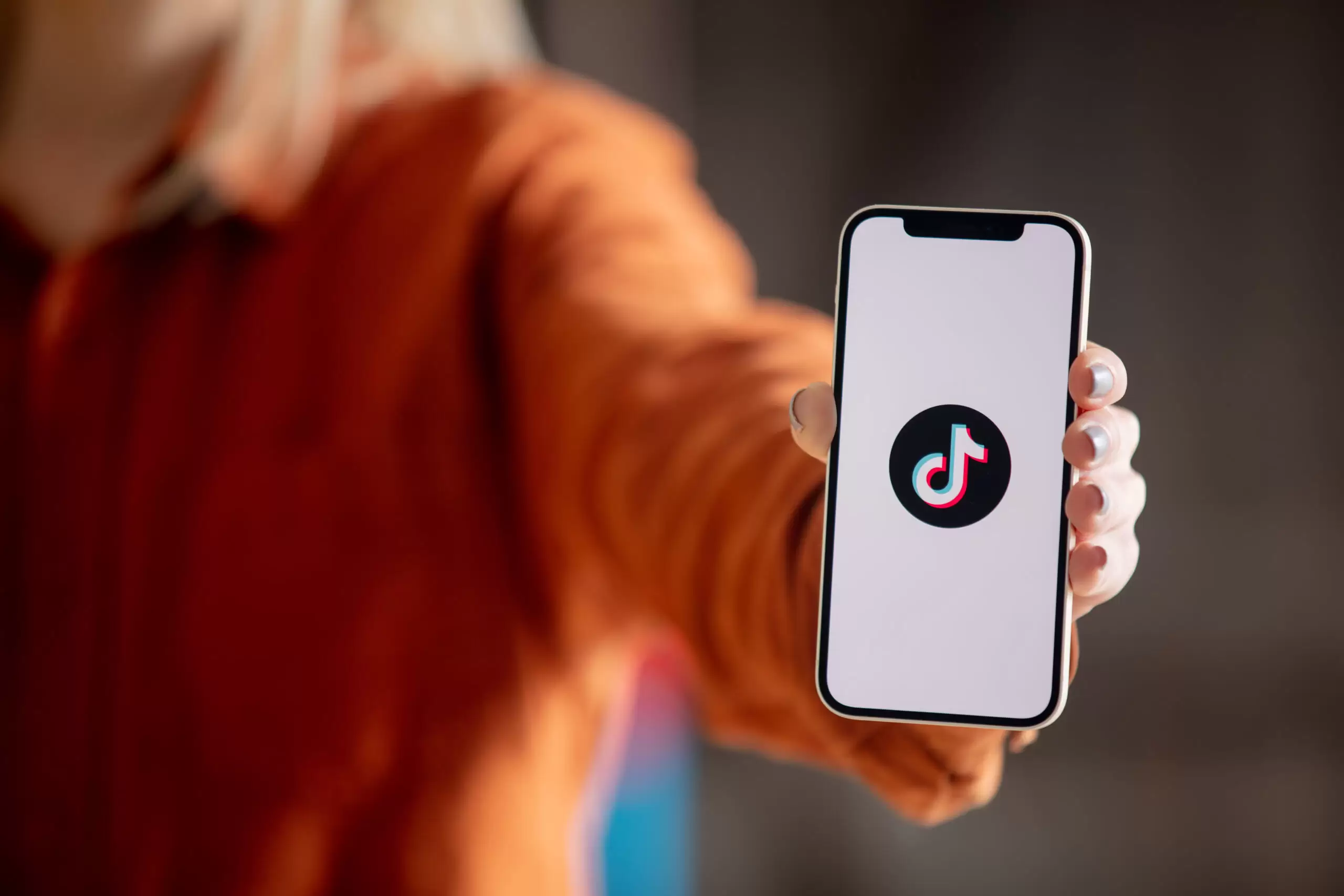 La commission valide les engagements de TikTok pour une publicité transparente selon la Loi sur les services numériques !