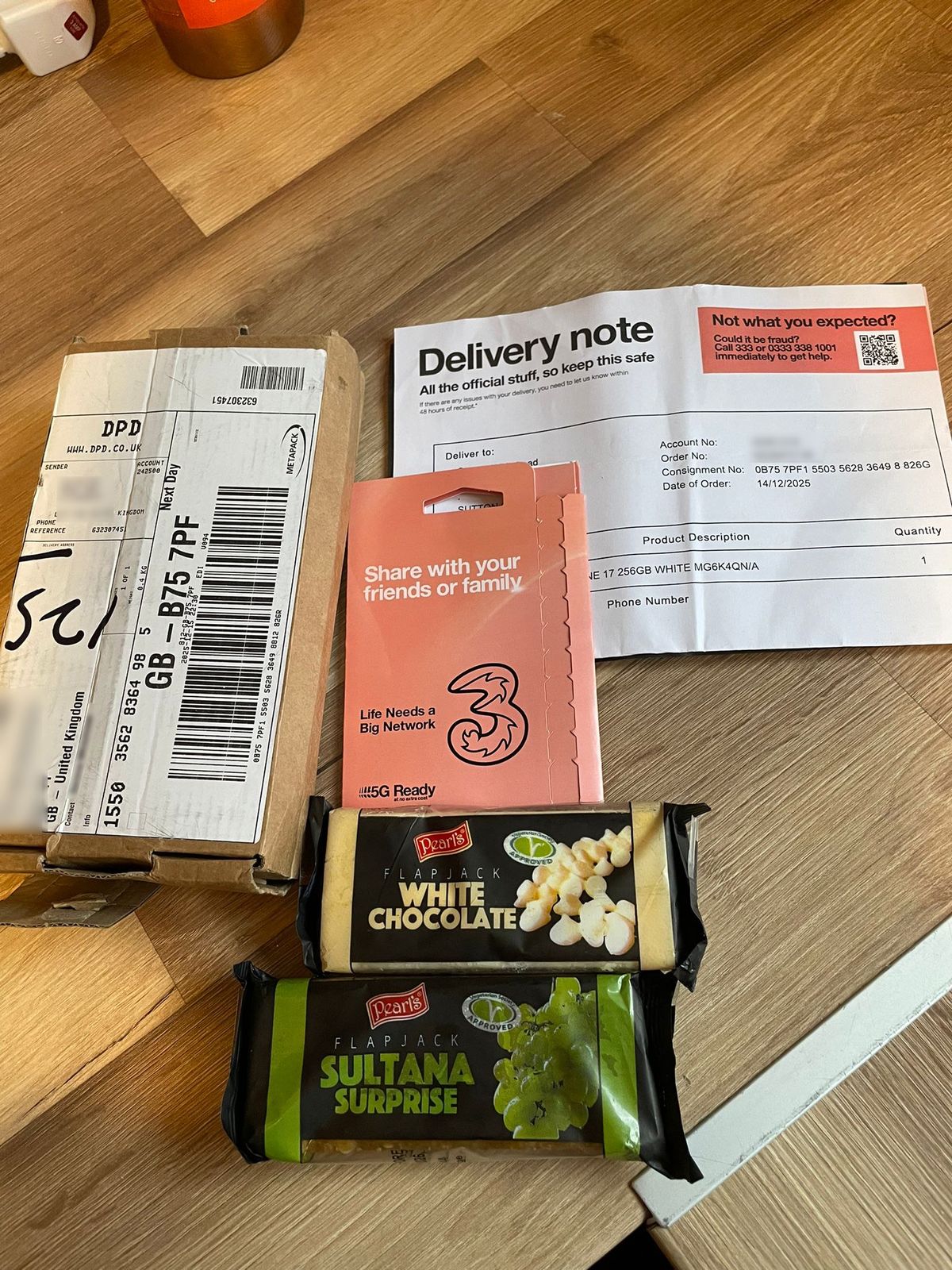 Une mère de Sutton Coldfield a été choquée de découvrir que l'iPhone 17 de sa fille avait été remplacé par des flapjacks