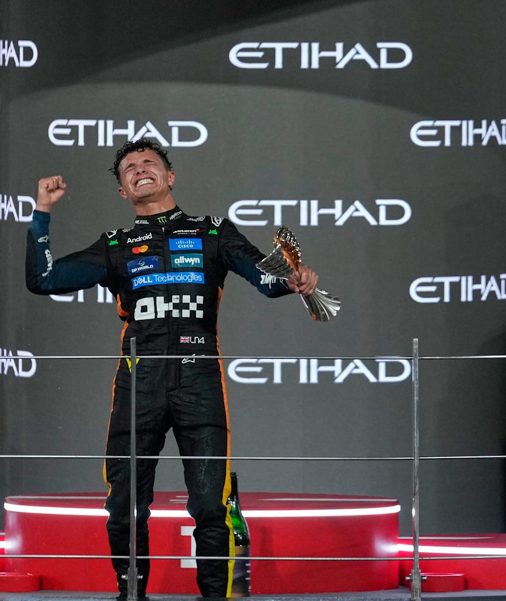 Norris célèbre son titre de champion du monde.