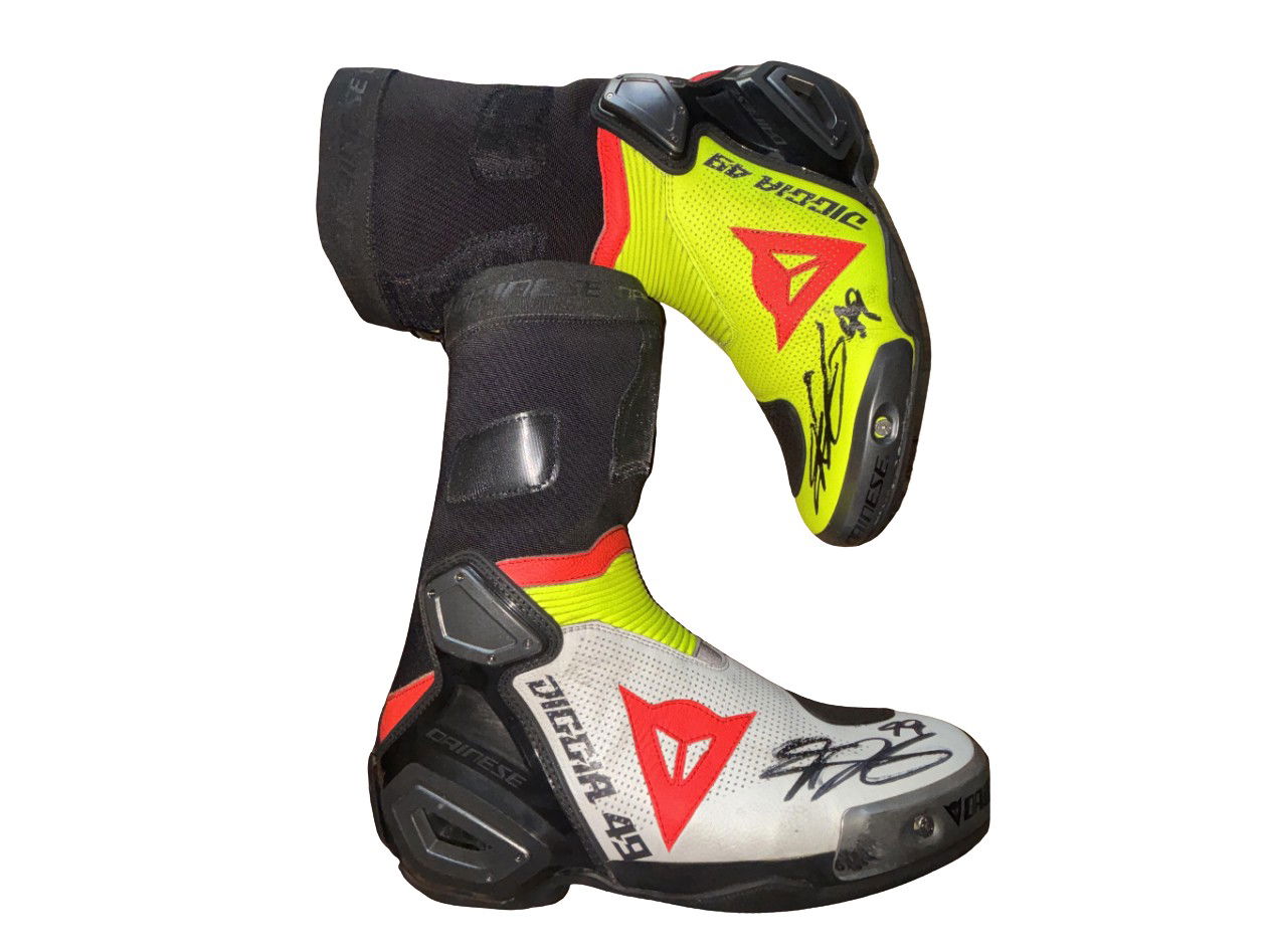 Bottes de course Dainese signées par Fabio Di Giannantonio