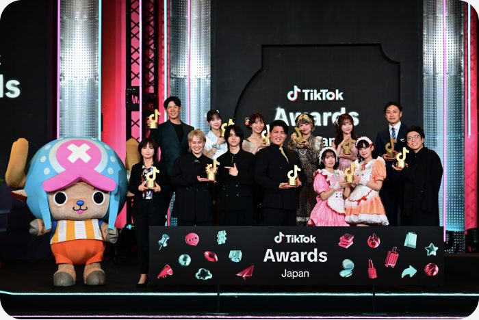 TikTok Awards Japon 2025 : Mrs. GREEN APPLE et AiScReam s'illuminent avec "Amour ♡ Crème !"