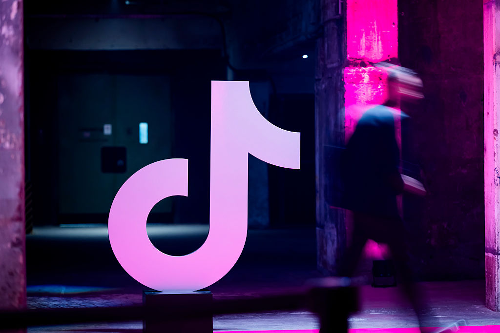 TikTok et LinkedIn sous enquête pour non-respect des signalements de contenus illégaux en Irlande !