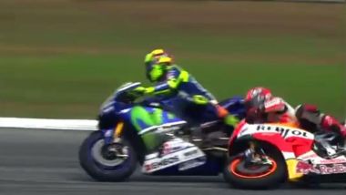 MotoGP, GP Malesia 2015 : l'incident de Sepang entre Valentino Rossi et Marc Marquez