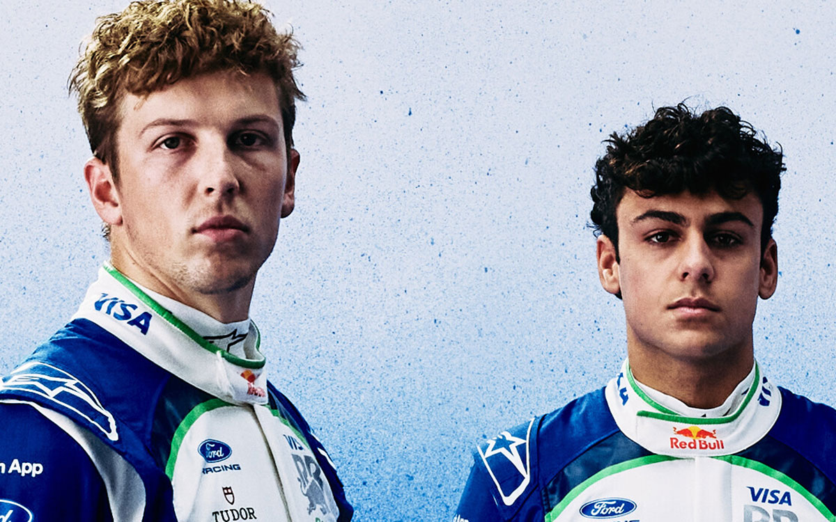 Découvrez les combinaisons de course 2026 des Racing Bulls, Lawson et Lindblad !