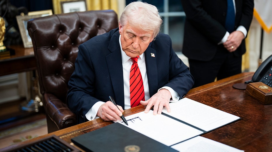 Trump signe un décret sur les tarifs
