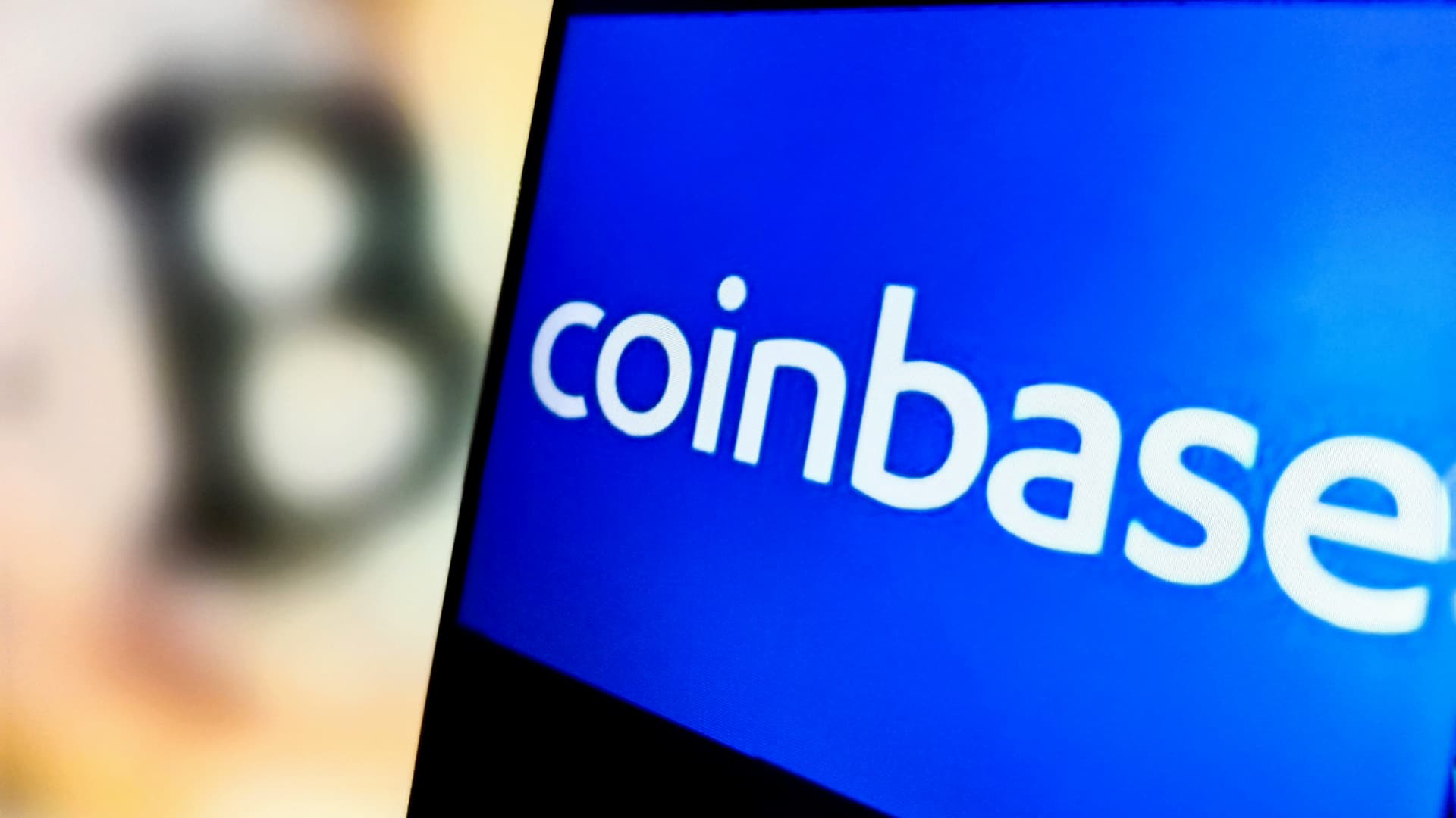 Goldman Sachs devient optimiste sur Coinbase après une chute de l'action de 12 mois