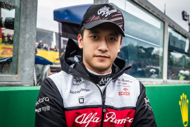 Guanyu Zhou, ancien pilote d'Alfa Romeo/ Sauber, rejoint Cadillac en tant que pilote de réserve